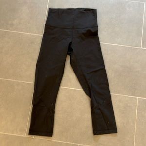 Lululemon cropped wunderunder leggings